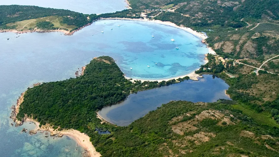 Sentier côtier en Corse